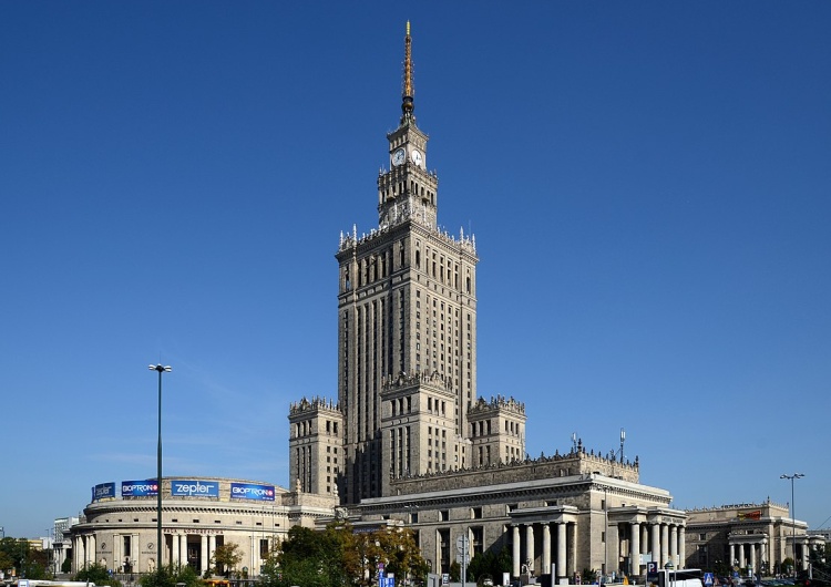 Pałac Kultury i Nauki Niemieckie media: Polacy kochają prezent od Stalina