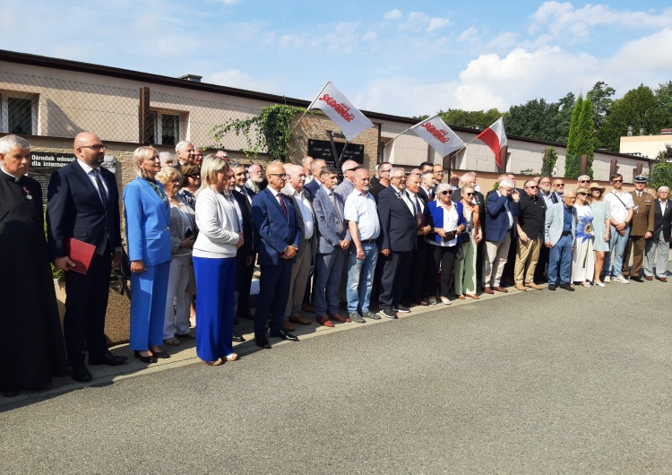 Upamiętnili internowanych w Strzebielinku