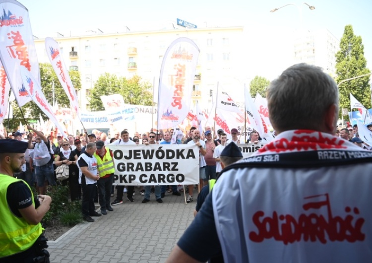 Pikieta pracowników PKP Cargo