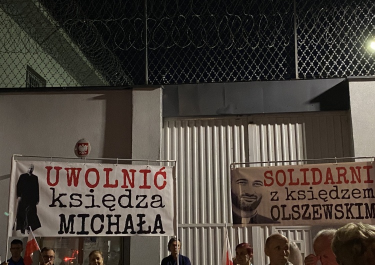 Modlitwa pod aresztem Wzruszający list jednej z więzionych byłych urzędniczek Ministerstwa Sprawiedliwości