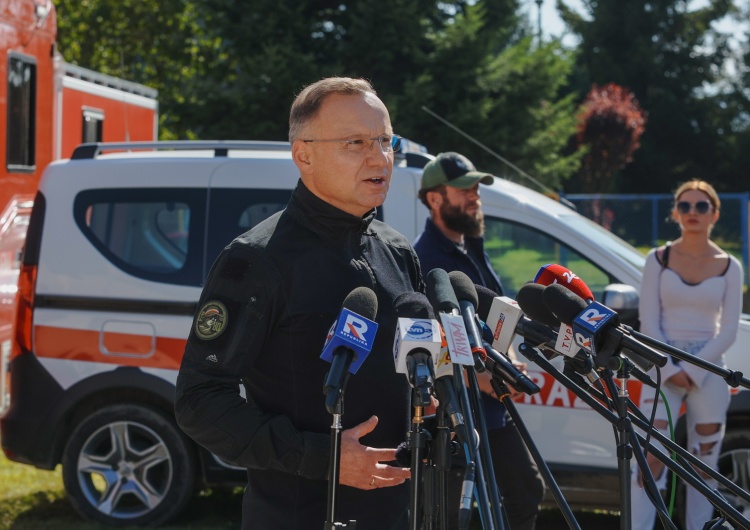 prezydent Andrzej Duda Prezydent Duda odwiedził tereny dotknięte przez powódź