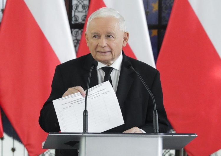 Jarosław Kaczyński na konferencji prasowej 18 października 2024 r. PiS mówi: „Sprawdzam”. Czy Tusk poprze wniosek o referendum ws. unijnego paktu migracyjnego?