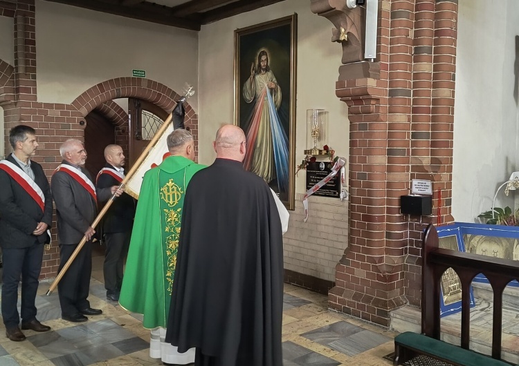 W Świebodzinie odsłonięto tablicę poświęconą bł. ks. Popiełuszce