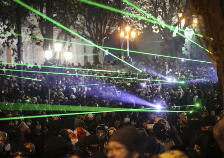 protesty w Tbilisi W Gruzji pierwszy raz rozpędzono proeuropejską demonstrację