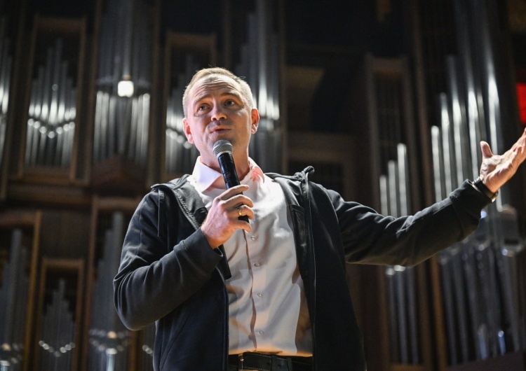 Karol Nawrocki Polityk Platformy chciał uderzyć w Karola Nawrockiego, ale sam oberwał od internautów