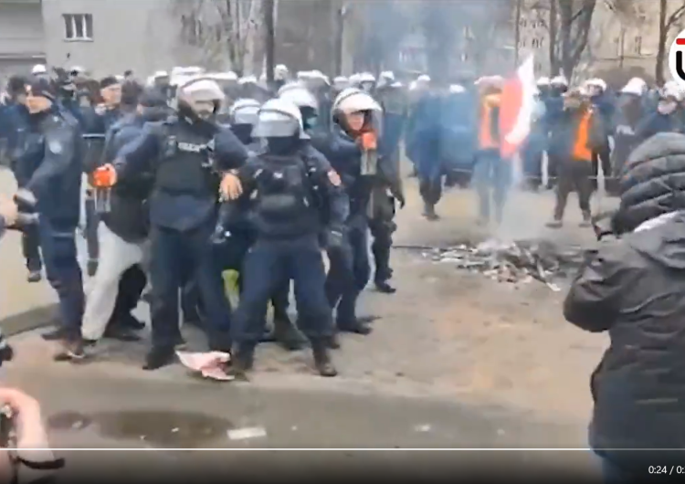 Policja podczas protestu rolników Rolnik aresztowany podczas protestu rolników popełnił samobójstwo