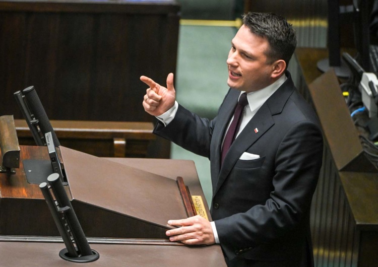 Sławomir Mentzen Mentzen uderza w polityków KO: Głosowaliście za tym, żeby co roku przekazywać Ukrainie ponad 8 mld zł