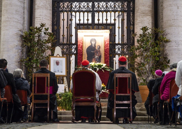 Różaniec w bazylice Matki Bożej Większej [wywiad] Kard. Ryłko: w Bazylice Matki Bożej Większej bije maryjne serce Kościoła