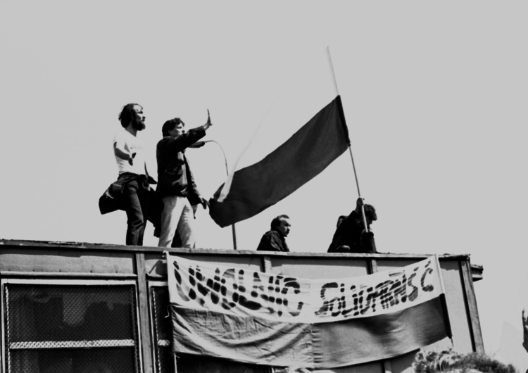 Obchody 1 maja 1982 roku w Warszawie 43 lat temu, w święta 1 i 3 maja doszło do protestów przeciwko reżimowi stanu wojennego