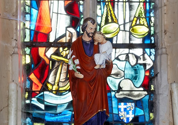 Figura św. Józefa z Dzieciątkiem Jezus Święty Józef – człowiek czynu i konkretu