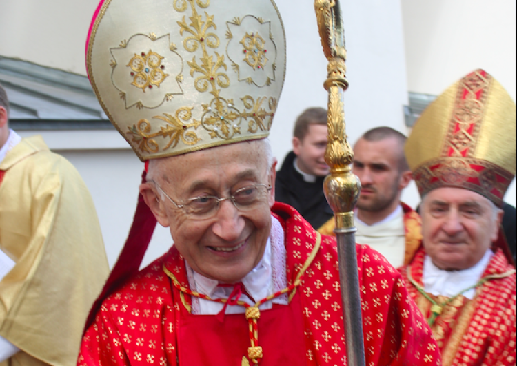 kard. Camillo Ruini Kard. Ruini przed konklawe: trzeba przywrócić Kościół katolikom