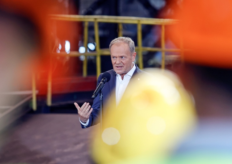 Donald Tusk Samuel Pereira: W ciągu czterech minut Tusk pochwalił politykę PiS piętnaście razy
