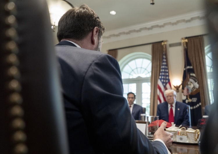 J.D. Vance na spotkaniu z prezydentem Donaldem Trumpem Niepokojący głos wiceprezydenta USA nt. wojny na Ukrainie