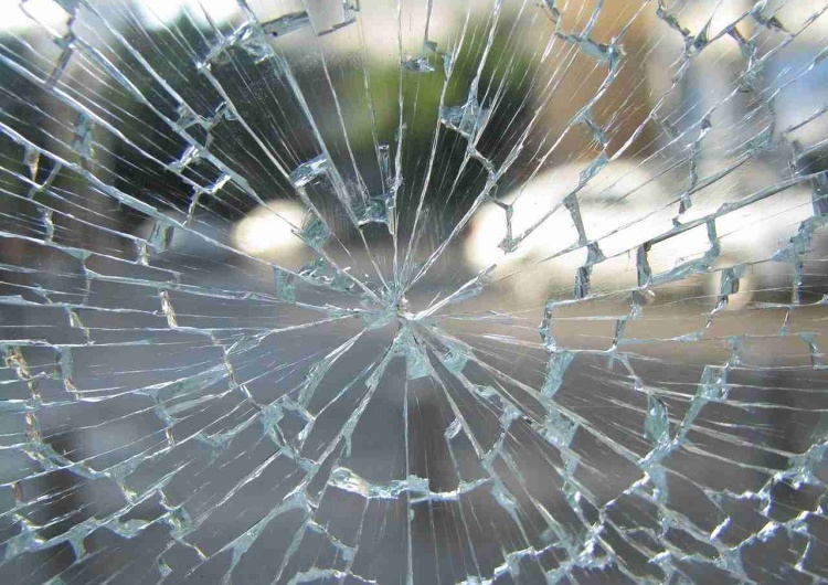 Wypadek miał miejsce drodze krajowej numer 50 Norweski multimilioner zginął w wypadku na Mazowszu. Jego jaguar roztrzaskał się o drzewo