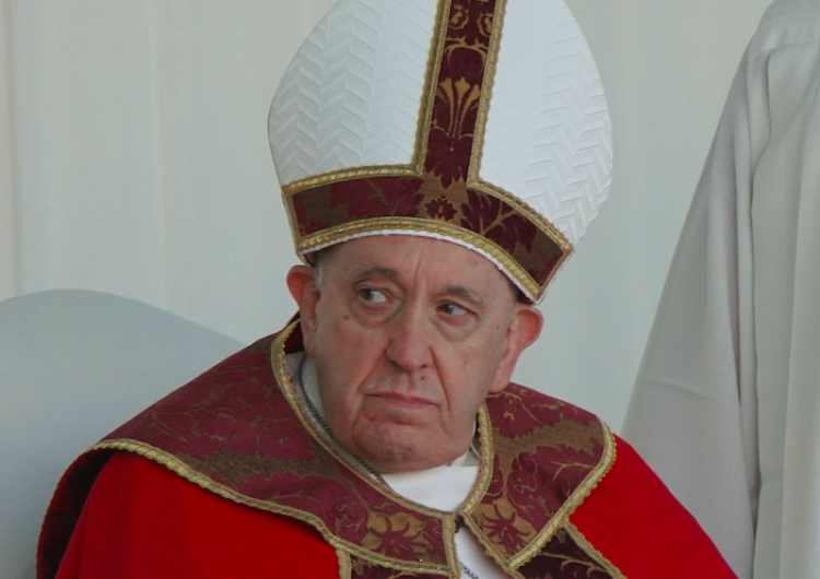 papież Franciszek Niepublikowany wywiad z Franciszkiem: triumfuje Kościół męczenników, nie Kościół, który ma pieniądze w banku