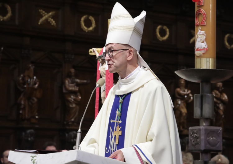 abp Adrian Galbas SAC Abp Galbas: Kościół chce uczyć dojrzałego patriotyzmu