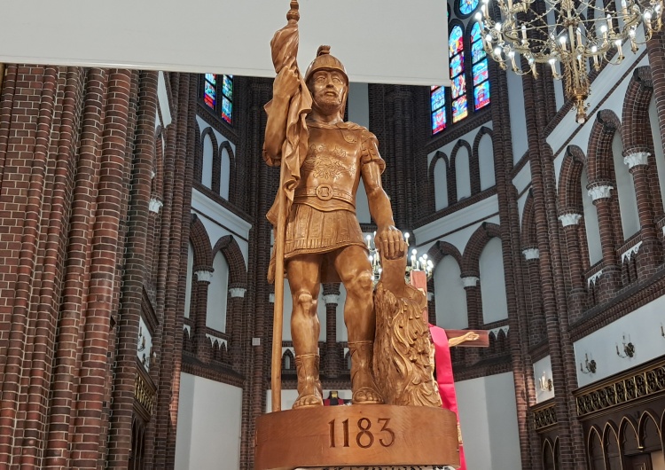 Figura Świętego Floriana Dziś wspomnienie Św. Floriana. Piotr Duda: Życzę, by Wasza służba drugiemu człowiekowi była godnie wynagradzana