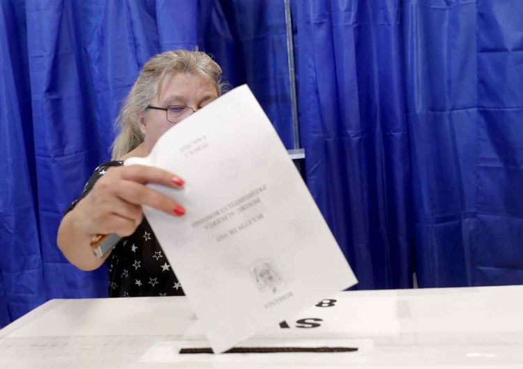 Trwają wybory prezydenckie w Rumunii Trwają wybory prezydenckie w Rumunii. Podano frekwencję na godz. 19