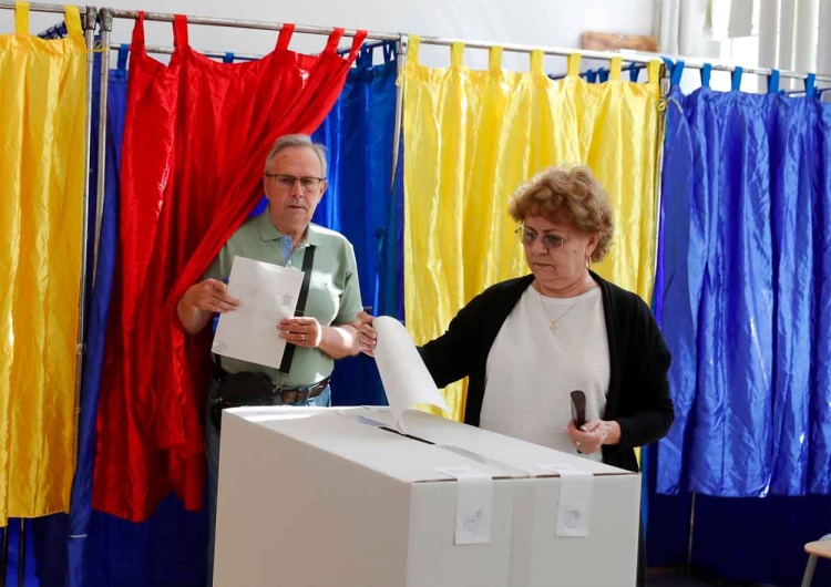 Podano oficjalne wyniki wyborów prezydenckich w Rumunii Mijanka w wyborach prezydenckich w Rumunii. Przeliczono blisko 99 proc. głosów