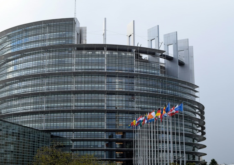 Budynek Parlamentu Europejskiego, zdjęcie podglądowe Import rosyjskich surowców do UE. Jest decyzja Komisji Europejskiej