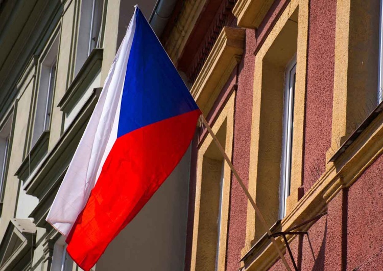 Flaga Czech Stopy procentowe w dół. Czesi podjęli decyzję