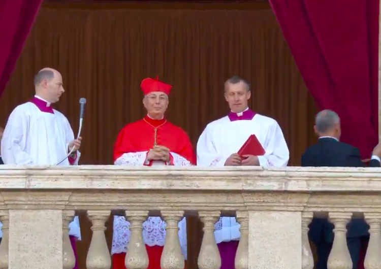 Kard. Mamberti ogłasza nazwisko nowego papieża na balkonie błogosławieństw Habemus Papam! Nowy papież Leon XIV!
