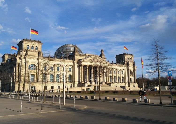 Berlin, Bundestag Niemieccy deputowani: Polityka rządu sprzeczna z prawem europejskim