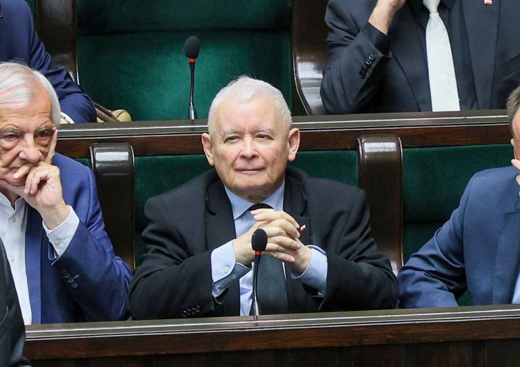Szef PiS Jarosław Kaczyński ma powody do zadowolenia Dobre wieści dla PiS. Jest nowy sondaż partyjny