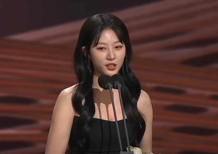 Kim Sae-ron podczas gali KBS Drama Awards w 2021 roku Co się stało Kim Sae-ron?