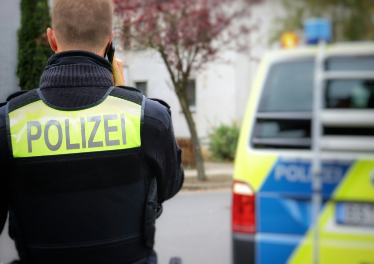 Niemiecka policja, zdjęcie podglądowe Atak nożownika w Niemczech. Nie żyje 41-letnia Polka