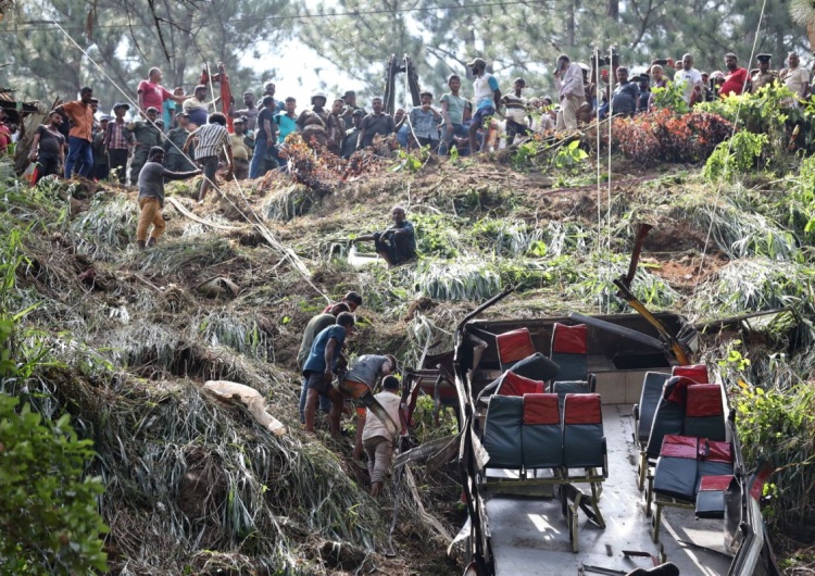 Sri Lanka Autobus spadł z klifu. Tragiczny wypadek na Sri Lance