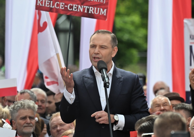 Kandydat na prezydenta RP Karol Nawrocki Karol Nawrocki o odwołaniu w referendum prezydent Zabrza: Pokażmy tej szkodliwej władzy czerwoną kartkę