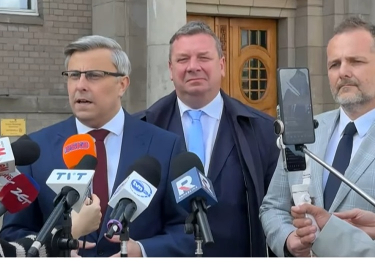Posłowie PiS: Jarosław Wieczorek, Michał Wójcik i Borys Borówka Prezydent Zabrza odwołana ze stanowiska. Posłowie PiS: To jest jasny i czytelny sygnał