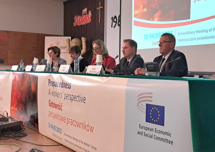 Nadzwyczajne posiedzenie Grupy Pracowników EKES-u Nadzwyczajne posiedzenie Grupy Pracowników EKES-u w Gdańsku. Piotr Duda: Jest wiele do zrobienia w sprawie bezpieczeństwa cywilnego