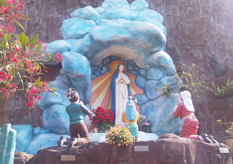 Figura Matki Bożej Fatimskiej 108. rocznica początku objawień fatimskich