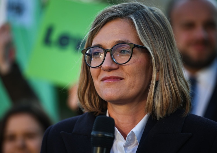 Kandydat na prezydenta RP Magdalena Biejat Latarnik wyborczy