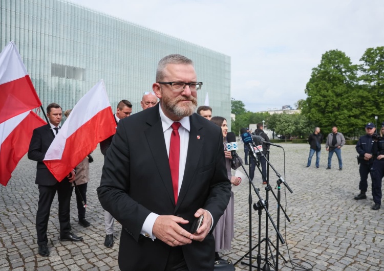 Kandydat na prezydenta RP Grzegorz Braun Latarnik wyborczy