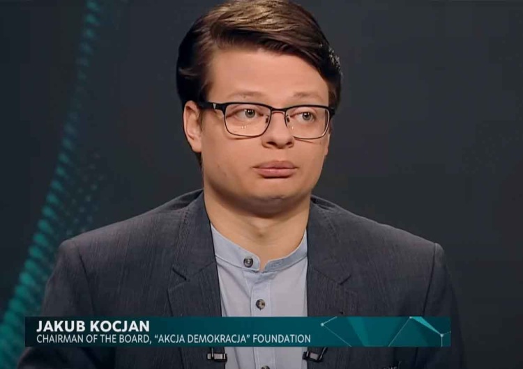 Jakub Kocjan na antenie TVP World Ingerencja w wybory. Szef Akcji Demokracja mówił w TVP o