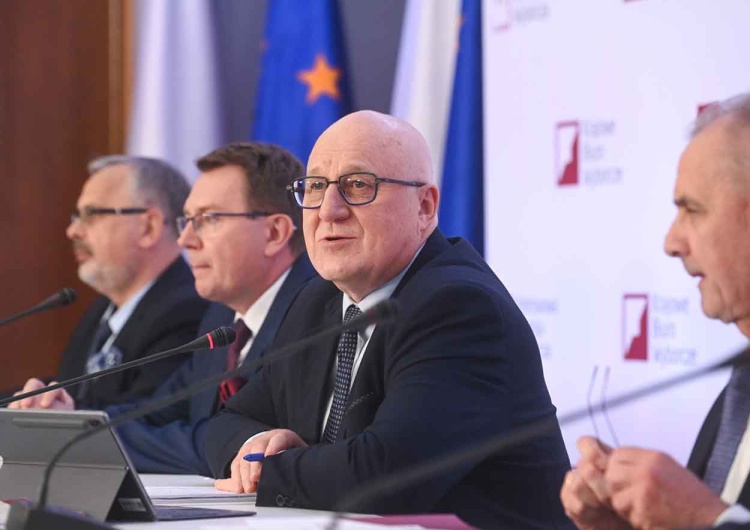 Do PKW spłynęły dane z 97 proc. obwodów Dane z 97 proc. obwodów. Oto wyniki