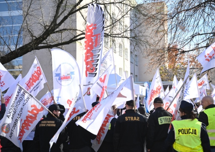 Protest funkcjonariuszy i pracowników służb mundurowch NSZZ