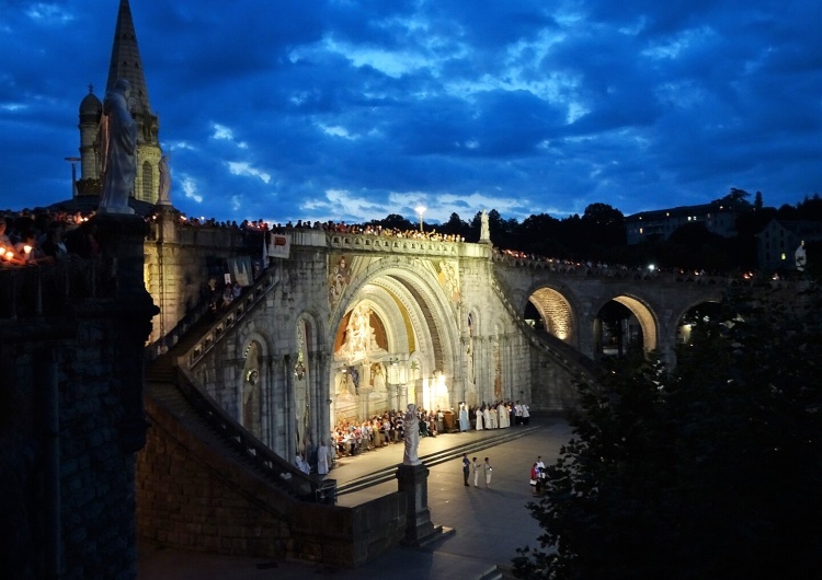 Lourdes Rekordowa liczba żołnierzy przyjęła chrzest i bierzmowanie w Lourdes