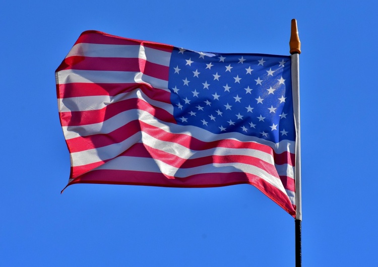 Flaga USA USA odesłały pierwszych migrantów w ramach nowego planu