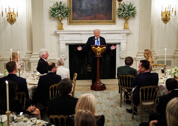 Donald Trump Szef NATO chwali Donalda Trumpa.