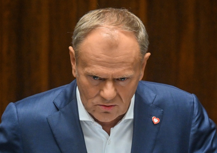 Premier Donald Tusk Donald Tusk zrzeka się reparacji. Czy czeka go Trybunał Stanu?