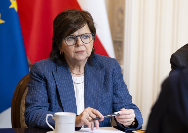 Minister Zdrowia Izabela Leszczyna W służbie zdrowia zapaść, a MZ przeznaczy dodatkowe 100 mln zł na in vitro