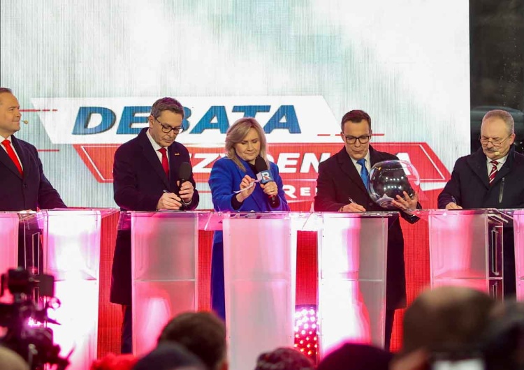Pierwsza debata w Końskich odbyła się 11 kwietnia Debata Telewizji Republika. Burmistrz Końskich podjął decyzję