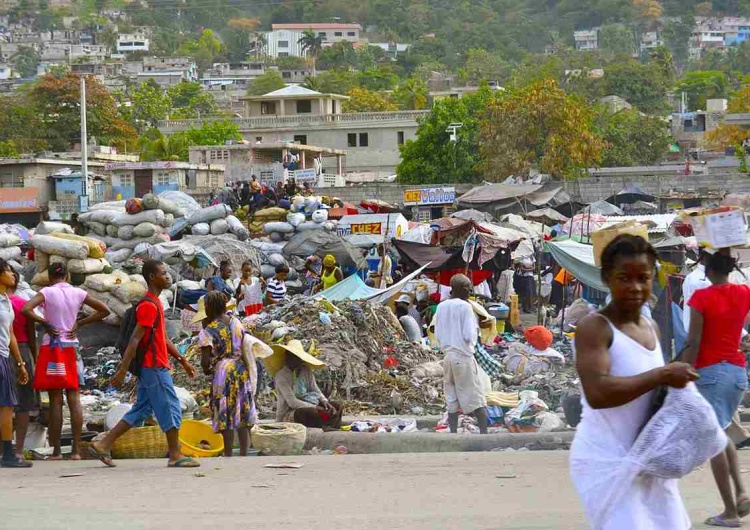 Haiti  Zemsta sprzedawczyni pierogów. Zginęło 40 gangsterów 