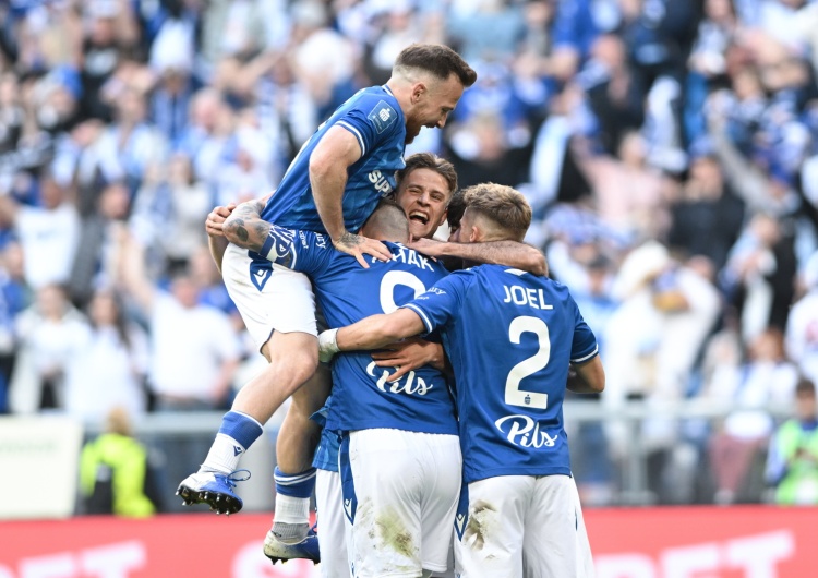 Piłkarze Lecha Poznań świętują strzelenie gola w meczu z Piastem Gliwice Ekstraklasa: Lech Poznań mistrzem Polski