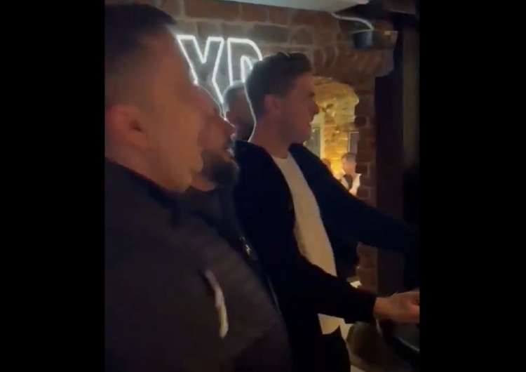 pub Mentzena Tak klienci pubu Mentzena przywitali jego gości