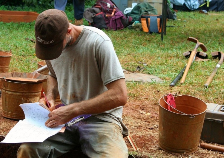 archeolog zdj. ilustr. Niezwykłe szczątki sprzed 17 mln lat na terenie bełchatowskiej kopalni